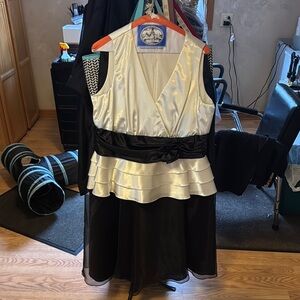 Elegant Black and Cream A-Line Skirt